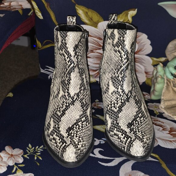 Blondo Elvina Waterproof Snake Embossed Chelsea Booties - women's size 10-11 - Picture 3 of 8